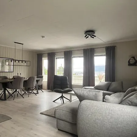 Mountain Peak Retreat Moskenes